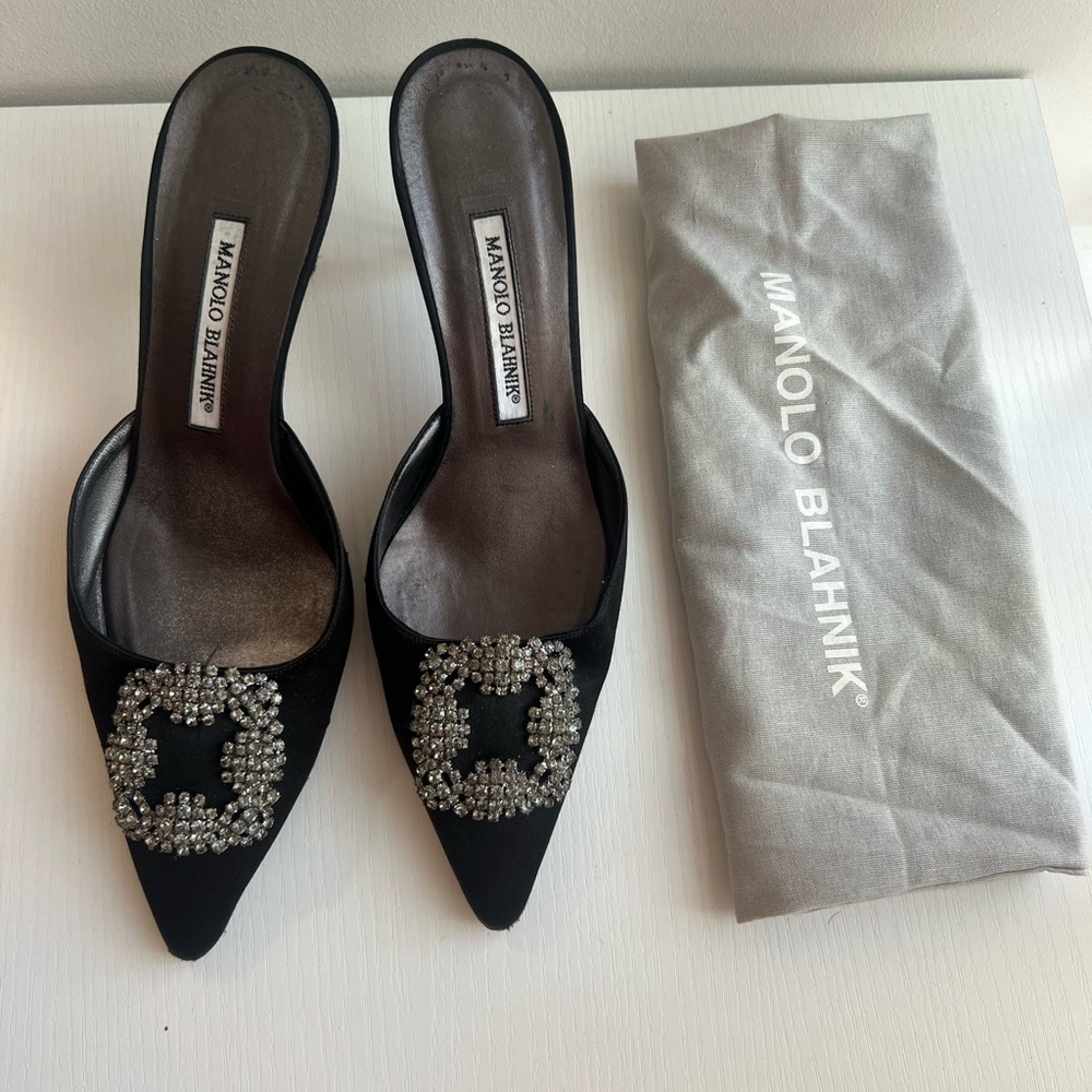 Manolo Blahnik Hangisimu 70 embellished satin mules, Size 38